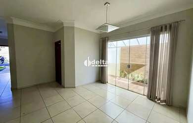 Imagem 2: Casa residencial com 3 suítes disponível para locação no bairro Jardim...