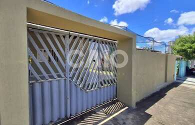 Imagem: A casa em condomínio possui 2 Dormitórios, 1 Banheiro, 2 Vagas