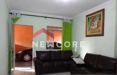 Imagem: A casa possui 3 Dormitórios, 1 Banheiro, 2 Vagas na garagem