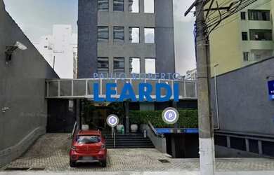 Imagem: O depósito possui 2 Vagas na garagem e 120m² de Área e está