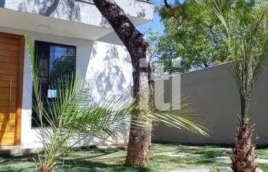 Imagem: A casa possui 3 Dormitórios, 1 Banheiro, 2 Vagas na garagem