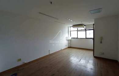 Imagem: O depósito possui 1 Vaga na garagem, 32m² de Área e está