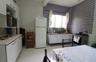 Imagem: A casa possui 1 Dormitório e 2 Banheiros e está localizado