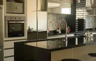 Imagem: O apartamento possui 1 Dormitório, 1 Banheiro, 33m² de Área