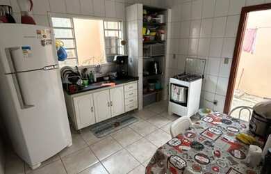 Imagem 13: C515 - Casa com três dormitórios sendo um suíte. Garagem para três carros ou mais...