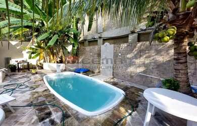 Imagem: A casa possui 3 Dormitórios, 3 Banheiros, 1 Vaga na garagem