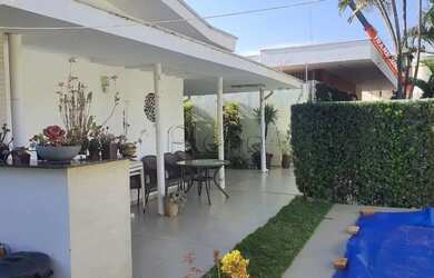 Imagem: A casa possui 3 Dormitórios, 3 Banheiros, 355m² de Área e