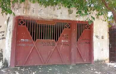 Imagem: A casa possui 2 Dormitórios, 1 Banheiro, 1 Vaga na garagem