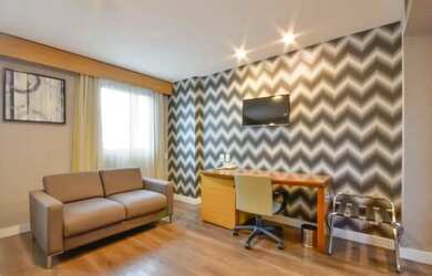 Imagem: A kitnet possui 1 Dormitório, 1 Banheiro, 1 Vaga na garagem