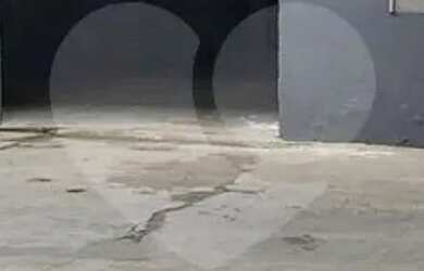 Imagem: O depósito possui 5 Vagas na garagem, 995m² de Área e está