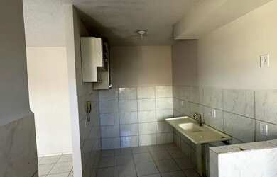 Imagem: O apartamento possui 3 Dormitórios, 1 Banheiro, 1 Vaga na garagem