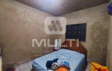 Imagem 5: Casa - CIDADE JARDIM. Varanda, 220m² de Área, 2 Vagas na garageme4 Dormitórios