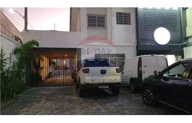 Imagem: O depósito possui 5 Vagas na garagem, 230m² de Área e está