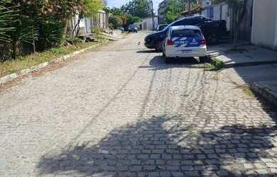 Imagem: A casa possui 3 Dormitórios, 2 Banheiros e está localizado