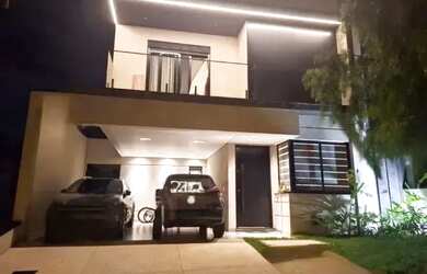 Imagem: A casa em condomínio possui 4 Dormitórios, 3 Banheiros, 4