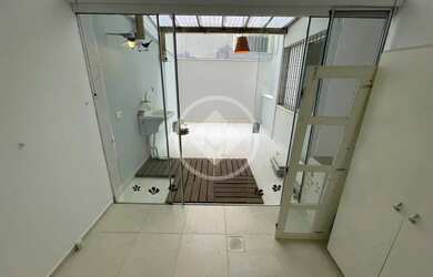 Imagem: O apartamento possui 3 Dormitórios, 1 Banheiro, 1 Vaga na garagem