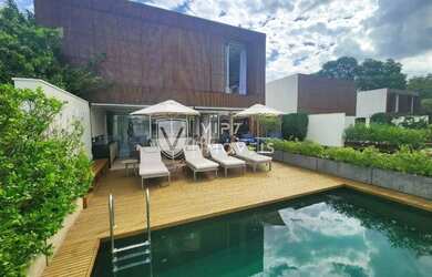 Imagem: A casa em condomínio possui 4 Dormitórios, 5 Banheiros, 4