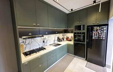 Imagem: A casa possui 3 Dormitórios, 4 Banheiros, 2 Vagas na garagem