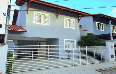 Imagem: A casa em condomínio possui 3 Dormitórios, 3 Banheiros, 2