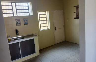 Imagem: O apartamento possui 3 Dormitórios e 1 Banheiro e está localizado