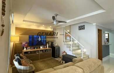 Imagem: A casa possui 3 Dormitórios, 3 Banheiros, 2 Vagas na garagem