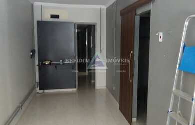 Imagem: A casa possui 5 Dormitórios, 3 Banheiros, 2 Vagas na garagem