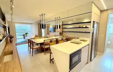 Imagem: O apartamento possui 3 Dormitórios, 2 Banheiros, 2 Vagas na