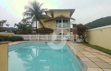 Imagem: A casa em condomínio possui 4 Dormitórios, 5 Banheiros, 4