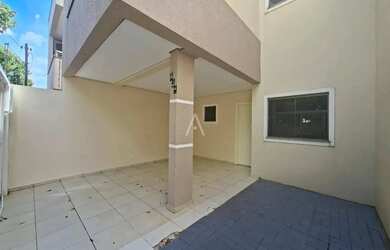 Imagem: A casa possui 3 Dormitórios, 2 Banheiros, 2 Vagas na garagem