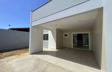 Imagem: A casa possui 3 Dormitórios, 2 Banheiros, 3 Vagas na garagem