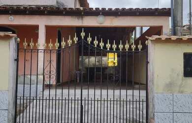 Imagem: A casa possui 2 Dormitórios, 2 Banheiros, 2 Vagas na garagem