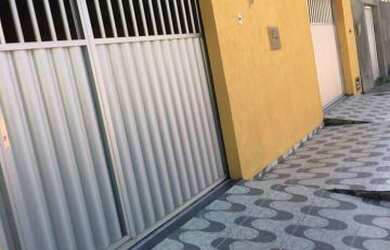 Imagem: A casa possui 3 Dormitórios, 2 Banheiros, 1 Vaga na garagem