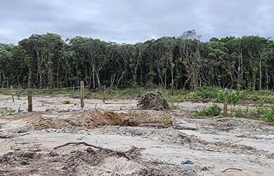 Imagem: O terreno possui 300m² de Área e está localizado em Matinhos