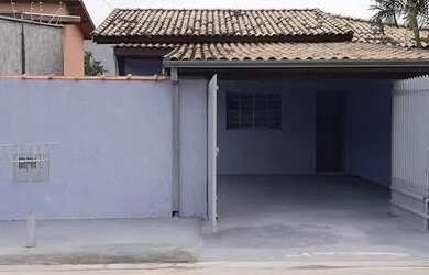 Imagem: A casa possui 2 Dormitórios, 1 Banheiro, 2 Vagas na garagem