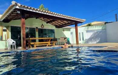 Imagem: A casa em condomínio possui 4 Dormitórios, 4 Banheiros, 4