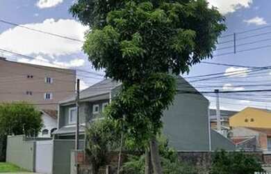 Imagem: A casa possui 3 Dormitórios, 2 Banheiros, 3 Vagas na garagem