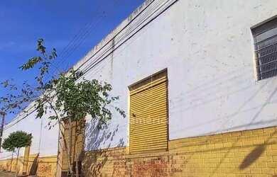 Imagem: O depósito possui 4000m² de Área e está localizado em Centro