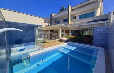 Imagem: A casa em condomínio possui 5 Dormitórios, 5 Banheiros, 4