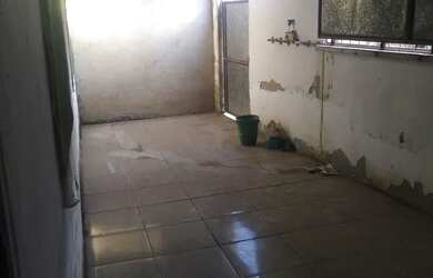 Imagem: A casa possui 3 Dormitórios, 1 Banheiro, 1 Vaga na garagem