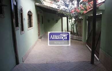 Imagem: A casa possui 2 Dormitórios, 2 Banheiros, 2 Vagas na garagem