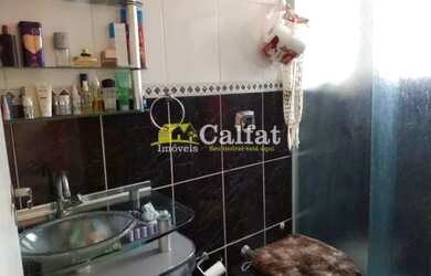 Imagem: A casa possui 3 Dormitórios, 1 Banheiro, 1 Vaga na garagem