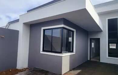 Imagem: A casa possui 3 Dormitórios, 2 Banheiros, 2 Vagas na garagem