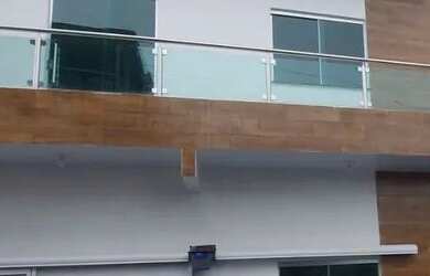 Imagem: A casa possui 3 Dormitórios, 2 Banheiros e está localizado