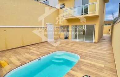 Imagem: A casa possui 3 Dormitórios, 3 Banheiros, 3 Vagas na garagem