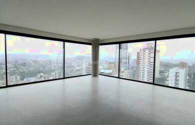 Imagem: O apartamento possui 3 Dormitórios, 2 Banheiros, 4 Vagas na