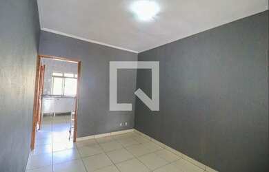 Imagem: A casa possui 2 Dormitórios, 2 Banheiros, 3 Vagas na garagem