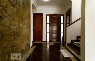 Imagem: A casa em condomínio possui 4 Dormitórios, 4 Banheiros, 4