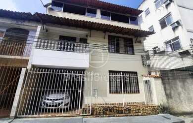 Imagem: A casa possui 3 Dormitórios, 3 Banheiros, 1 Vaga na garagem