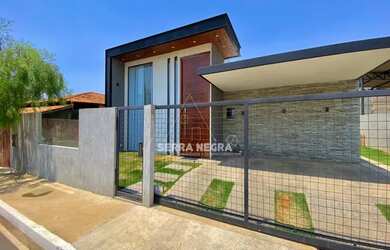 Imagem: A casa em condomínio possui 2 Dormitórios, 4 Banheiros, 2