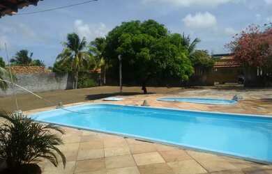 Imagem: A casa possui 4 Dormitórios, 5 Vagas na garagem e está localizado